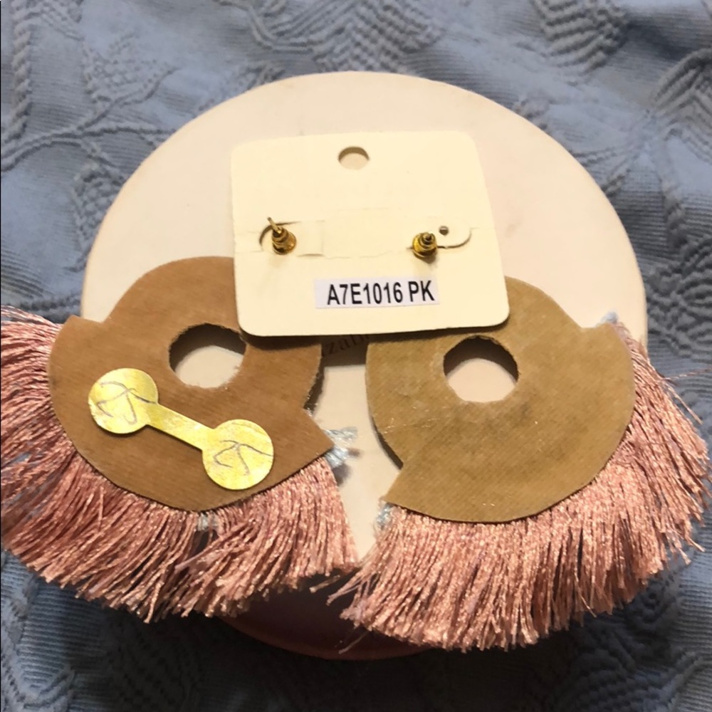 Earring - Picture 2 of 3